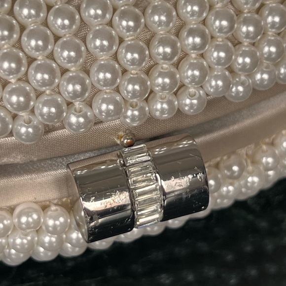 Sondra Roberts Pearl Egg Clutch - Picture 7 of 11